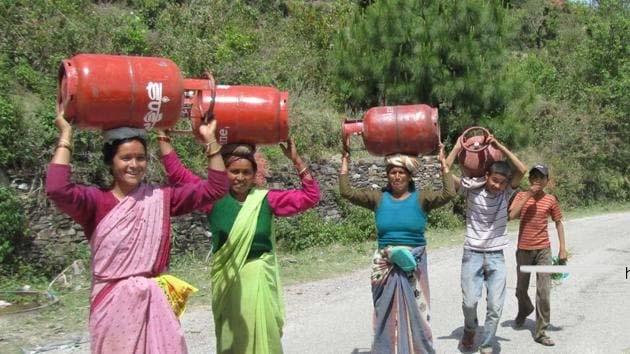 हर महीने प्रदेश के घरेलू गैस उपभोक्ताओं को लगाई जा रही 76 लाख की चपत