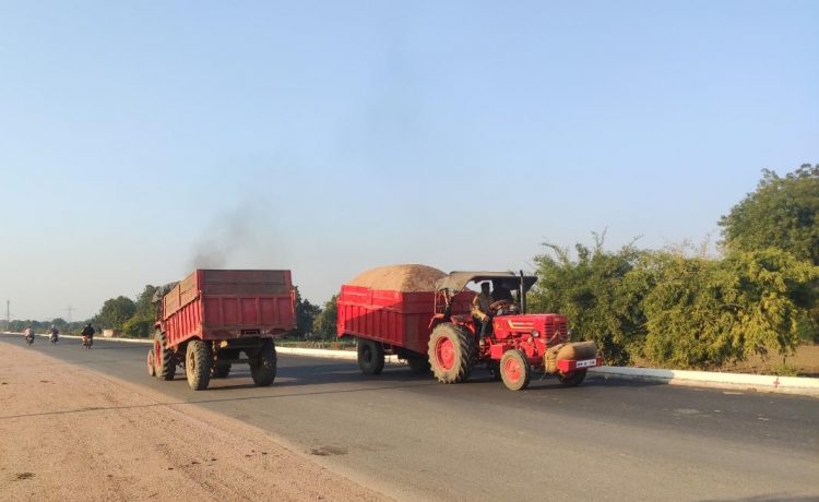 रेत का उत्खनन बंद होने पर भी धड़ल्ले से जारी है परिवहन